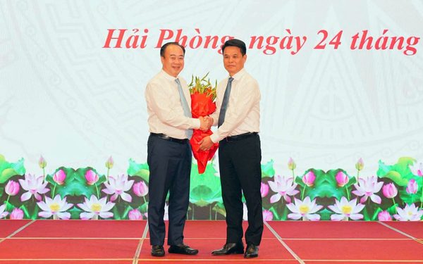 Triển khai quyết định của Bộ Chính trị, Ban Bí thư về công tác cán bộ tại Hải Phòng
