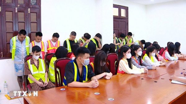 Triệt phá đường dây mua bán tinh dầu chứa Etomidate núp bóng thuốc lá điện tử