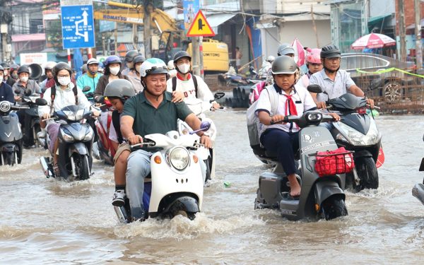 Triều cường dâng cao, trường học Cần Thơ có thể lùi giờ học, chuyển sang dạy trực tuyến