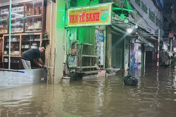 Triều cường lên nhanh, Cần Thơ và Vĩnh Long cảnh báo ngập nhiều nơi