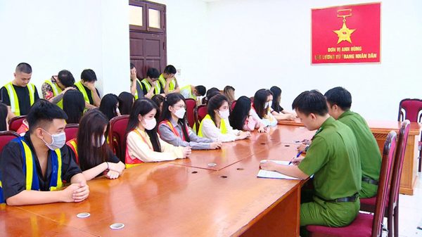 Triệu tập 47 đối tượng liên quan đường dây mua bán tinh dầu thuốc lá điện tử chứa ma túy