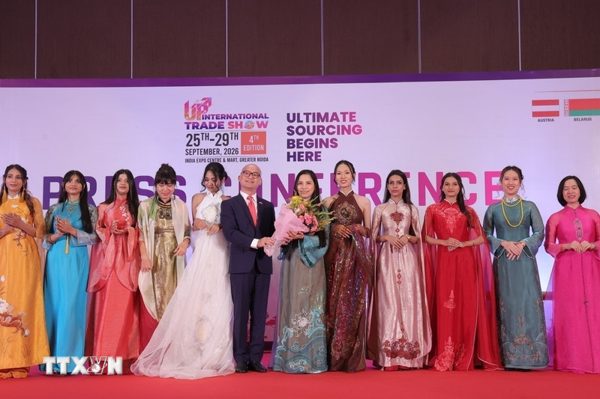 Trình diễn áo dài tại Uttar Pradesh - “Sắc Việt” tỏa sáng trên đất Ấn Độ