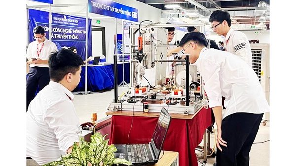 Trở về cống hiến, khơi nguồn sức mạnh nhân tài