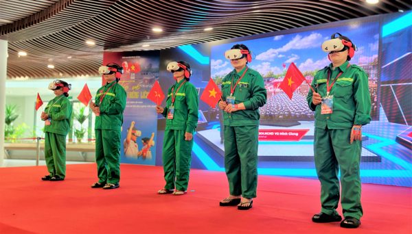 'Trở về thời khắc thiêng liêng' kết nối vạn trái tim người dân Đà Nẵng
