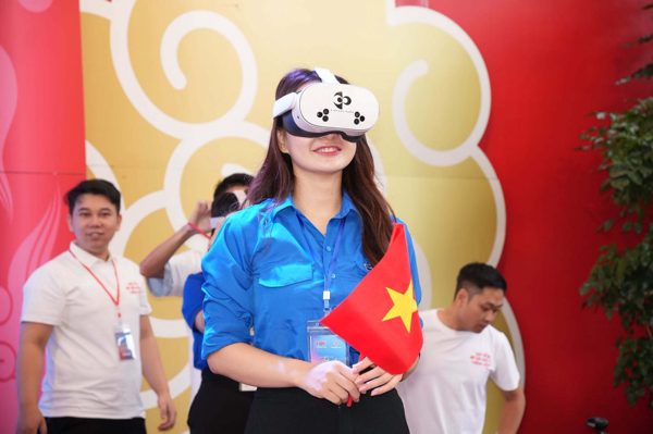 'Trở về thời khắc thiêng liêng' ở Hà Nội: Hiểu lịch sử để thêm yêu đất nước