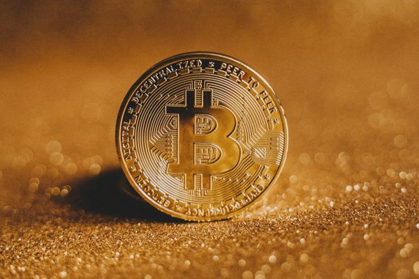 Tròn 1 năm bitcoin lập đỉnh 126.000 USD: Vì sao không còn sập sâu?