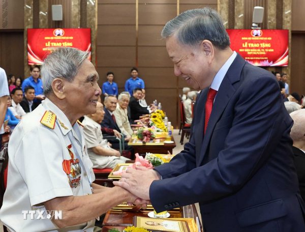 Trọn đời giữ vững lời thề, trao gửi niềm tin, ý chí cách mạng