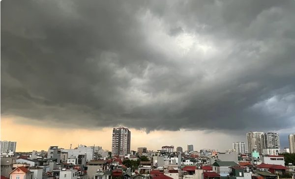 Trong 3 giờ tới, Hà Nội có mưa rào và dông, đề phòng lốc, sét, mưa đá và gió giật mạnh