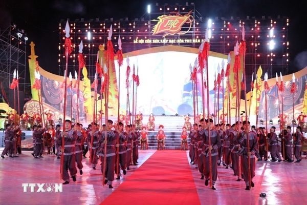 Trong 3 ngày, gần 120.000 lượt khách trẩy hội Côn Sơn, Kiếp Bạc mùa Thu 2026