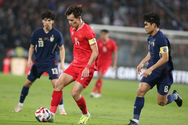 Trực tiếp bóng đá Việt Nam vs Thái Lan: Đình Bắc đối đầu Chanathip