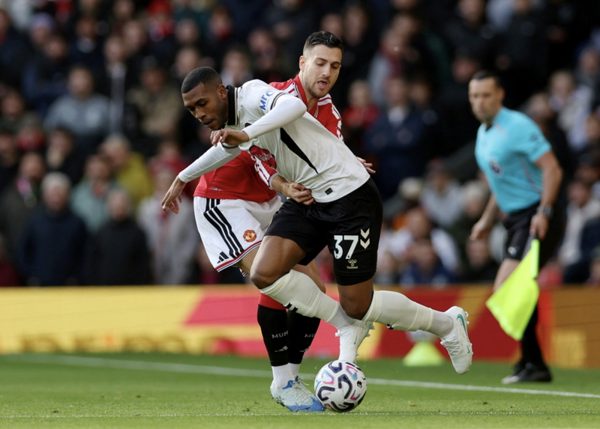 Trực tiếp MU vs Bournemouth 0-1 (H1): Vào!!! MU thủng lưới