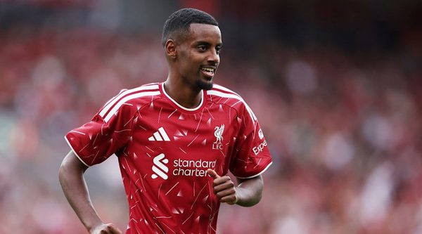Trực tiếp Newcastle 0-0 Liverpool (Hiệp 1): Trận đấu bắt đầu