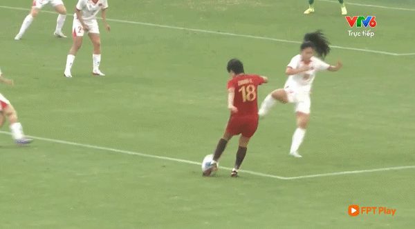 Trực tiếp nữ Việt Nam vs nữ Trung Quốc 0-0 (H2): Kim Thanh liên tục cứu thua