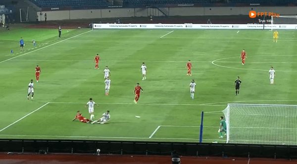 Trực tiếp Việt Nam vs Philippines 1-0 (H1): Hiệp 2 bắt đầu