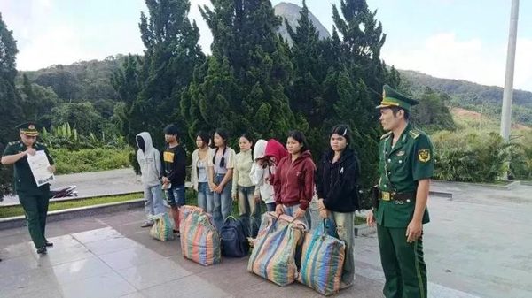 Trục xuất 9 người nước ngoài vượt biên trái phép vào Việt Nam