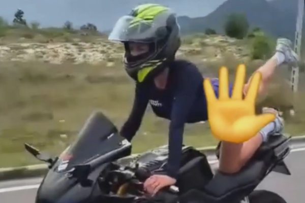 Trục xuất vĩnh viễn nữ du khách có hành vi phản cảm ở Khánh Hòa