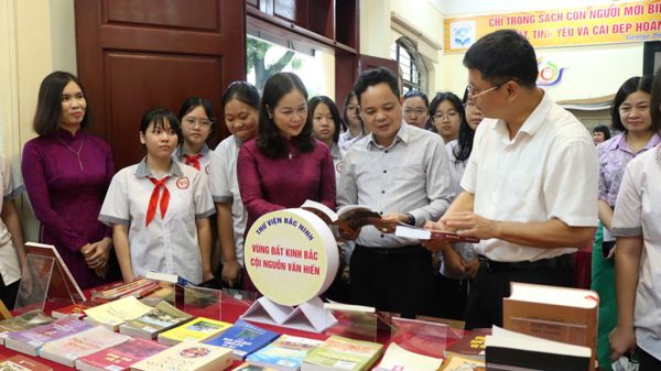 Trưng bày tư liệu "Bắc Ninh - hội tụ truyền thống, kiến tạo tương lai"
