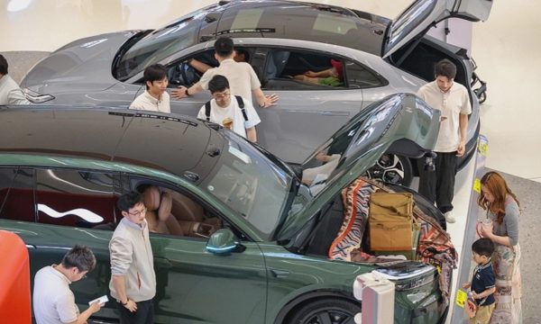 Trung Quốc đặt mục tiêu 70% doanh số xe năng lượng mới vào 2030