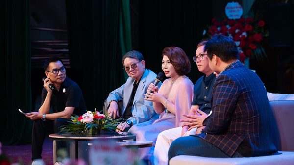 Trung tá, Chủ nhiệm khoa Thanh nhạc, Trường Đại học Văn hóa Nghệ thuật Quân đội tôn vinh tình mẫu tử qua MV mới