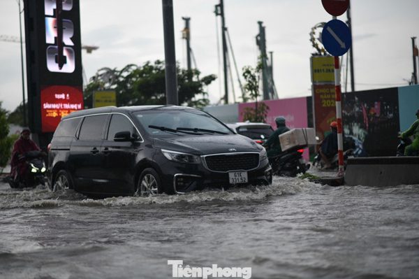 Trung tâm TPHCM ngập sâu