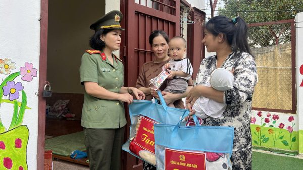 Trung thu ấm áp nơi miền cao xứ Lạng