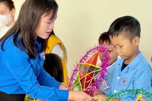 Trung thu ấm áp với bệnh nhi Thái Nguyên