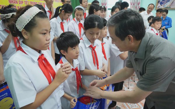 Trung thu của trẻ em mồ côi, khuyết tật: Ước mong đỗ đại học, có quần áo mới