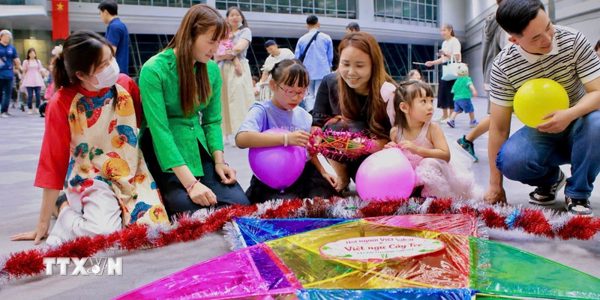 Trung thu kết nối thế hệ trẻ với tiếng Việt và văn hóa quê hương tại Nhật Bản