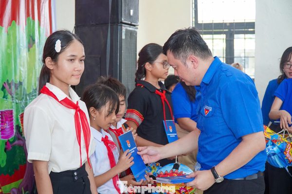 Trung thu sớm tiếp động lực cho thiếu nhi vùng khó Đà Nẵng