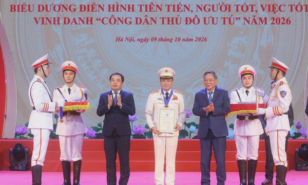 Trung tướng Nguyễn Thanh Tùng là 'Công dân Thủ đô ưu tú'
