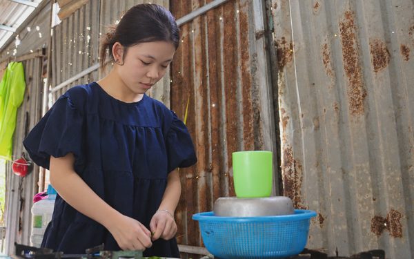 Trúng tuyển năm 2025 nhưng nữ sinh Đà Nẵng không có tiền nhập trường, đi làm công nhân để 'học bằng được'