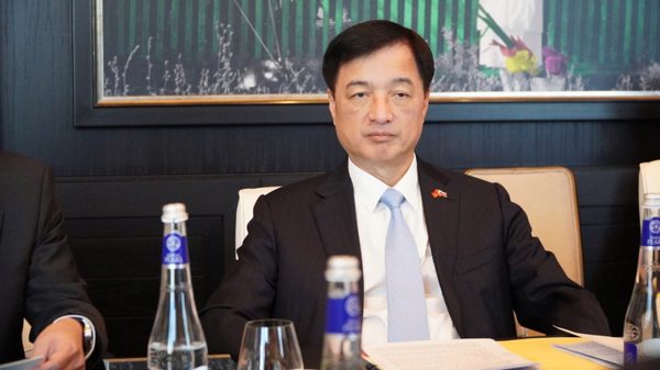 Trưởng Ban Tổ chức Trung ương Nguyễn Duy Ngọc thăm, làm việc tại Đại học Bách khoa Paris