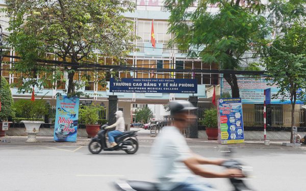 Trường cao đẳng Y tế Hải Phòng tính hủy lễ vinh danh, trả tiền nếu sinh viên không đồng thuận