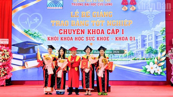 Trường đại học Cửu Long trao bằng tốt nghiệp Chuyên khoa I khối khoa học sức khỏe cho 172 học viên