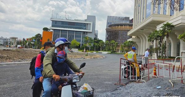 Trường đại học dựng rào cản đường ven rạch Xuyên Tâm, phường yêu cầu dỡ bỏ