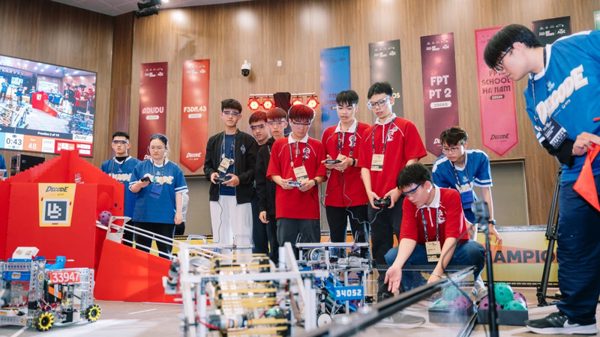 Trường đại học FPT tiếp tục đưa cuộc thi robotics quốc tế đến Việt Nam
