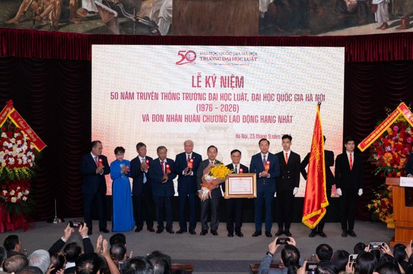 Trường đại học Luật, Đại học Quốc gia Hà Nội đón nhận Huân chương Lao động hạng Nhất