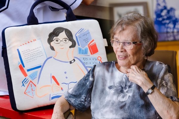 Trường Đại học Thăng Long ra mắt bộ sưu tập vật phẩm tri ân GS Hoàng Xuân Sính