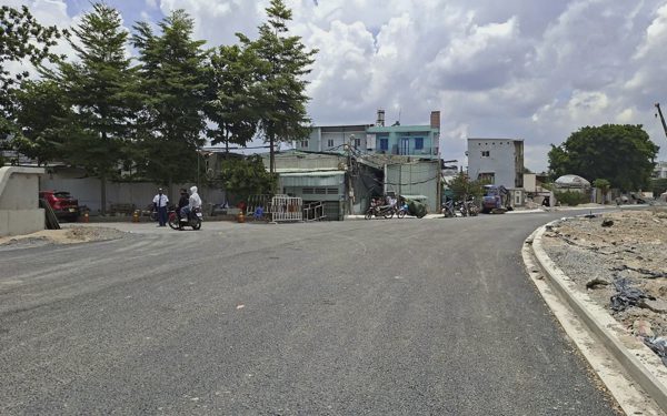 Trường đại học tháo rào chắn đường ven rạch Xuyên Tâm
