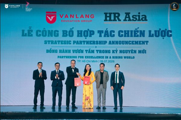 Trường Đại học Văn Lang được HR Asia vinh danh ‘Môi trường làm việc bền vững’