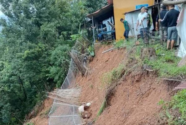 Trường học ở Lạng Sơn sạt lở, vết trượt cách dãy lớp học hơn 6m