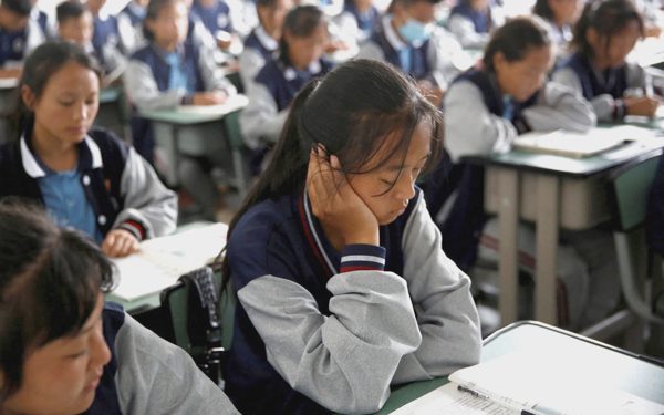 Trường học Trung Quốc gây phẫn nộ vì chỉ cho học sinh đi vệ sinh trong giờ học 1 lần mỗi học kỳ