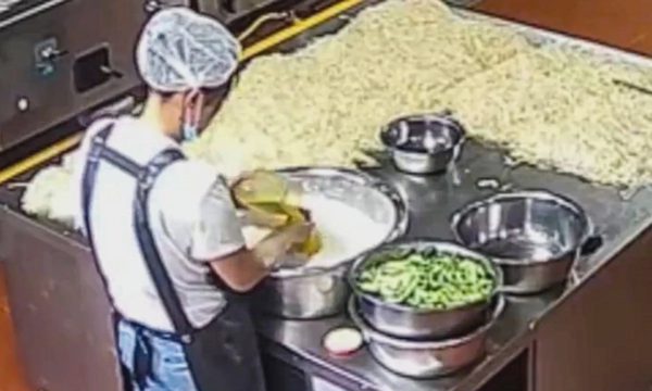 Trường mầm non pha sơn vào thức ăn, 200 trẻ ngộ độc chì