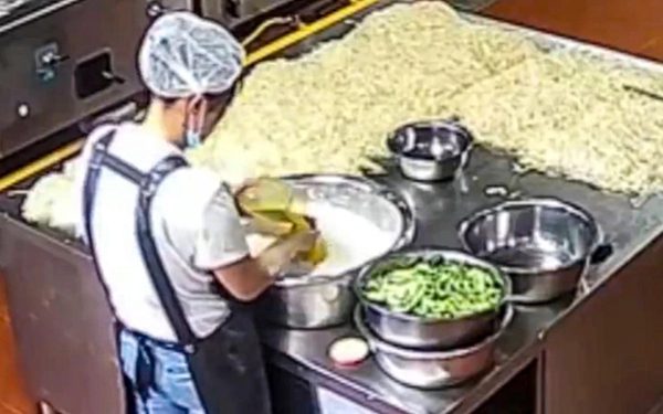 Trường mầm non Trung Quốc pha sơn vào đồ ăn cho 'bắt mắt', hơn 200 em nhỏ nhiễm độc chì