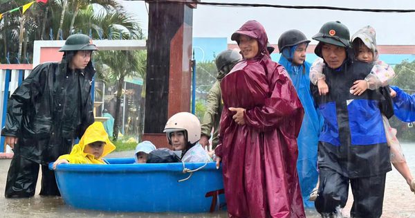 Trường mẫu giáo ở Đà Nẵng ngập hơn 1m, khẩn trương đưa trẻ đến nơi an toàn