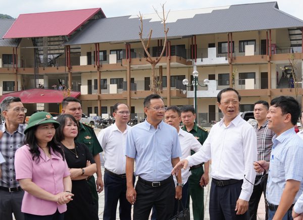 Trường nội trú vùng biên Lào Cai được chọn là điểm cầu trung tâm của lễ khai giảng