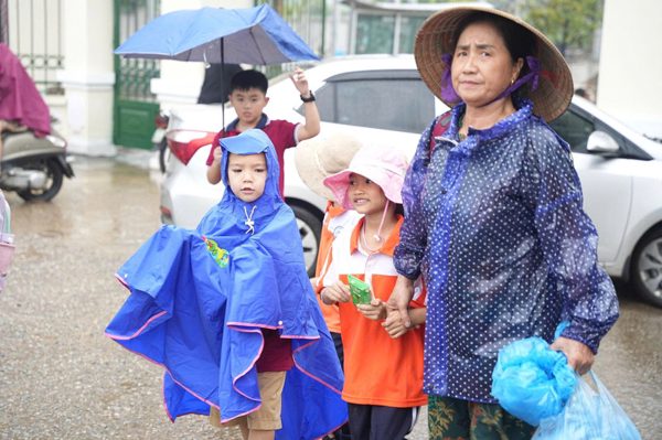 Trường phát hiện nhiều vấn đề sau bữa ăn bán trú lèo tèo vài món