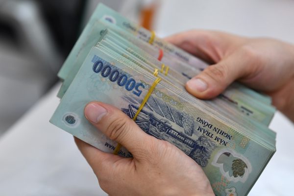 Trưởng phòng lương hơn 42 triệu phải trả lại 222 triệu tiền thưởng vì nghỉ việc sớm
