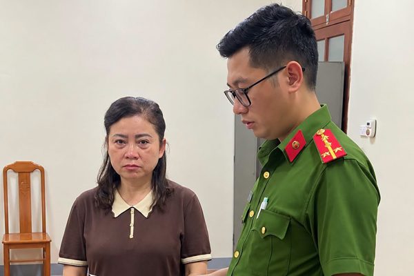 Trưởng phòng thuế bị bắt vì nhận hối lộ 550 triệu đồng