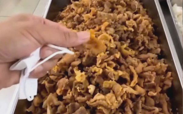 Trường tạm dừng tổ chức ăn bán trú sau phản ánh cơm 'toàn tóp mỡ'